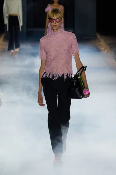 Look 17